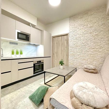 Stylish Apartment In The Center On Sokolska Street Praga Exterior foto