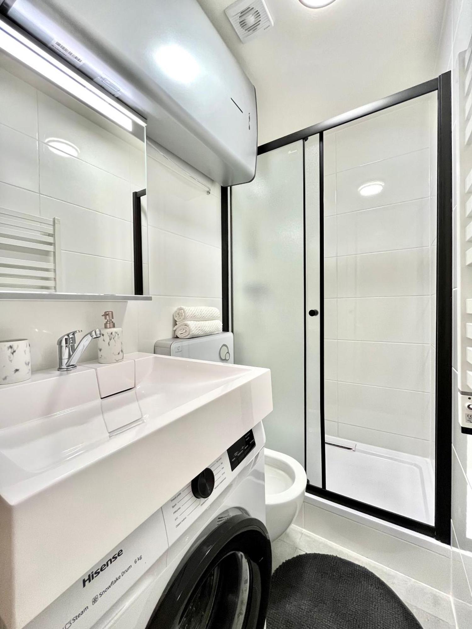 Stylish Apartment In The Center On Sokolska Street Praga Exterior foto