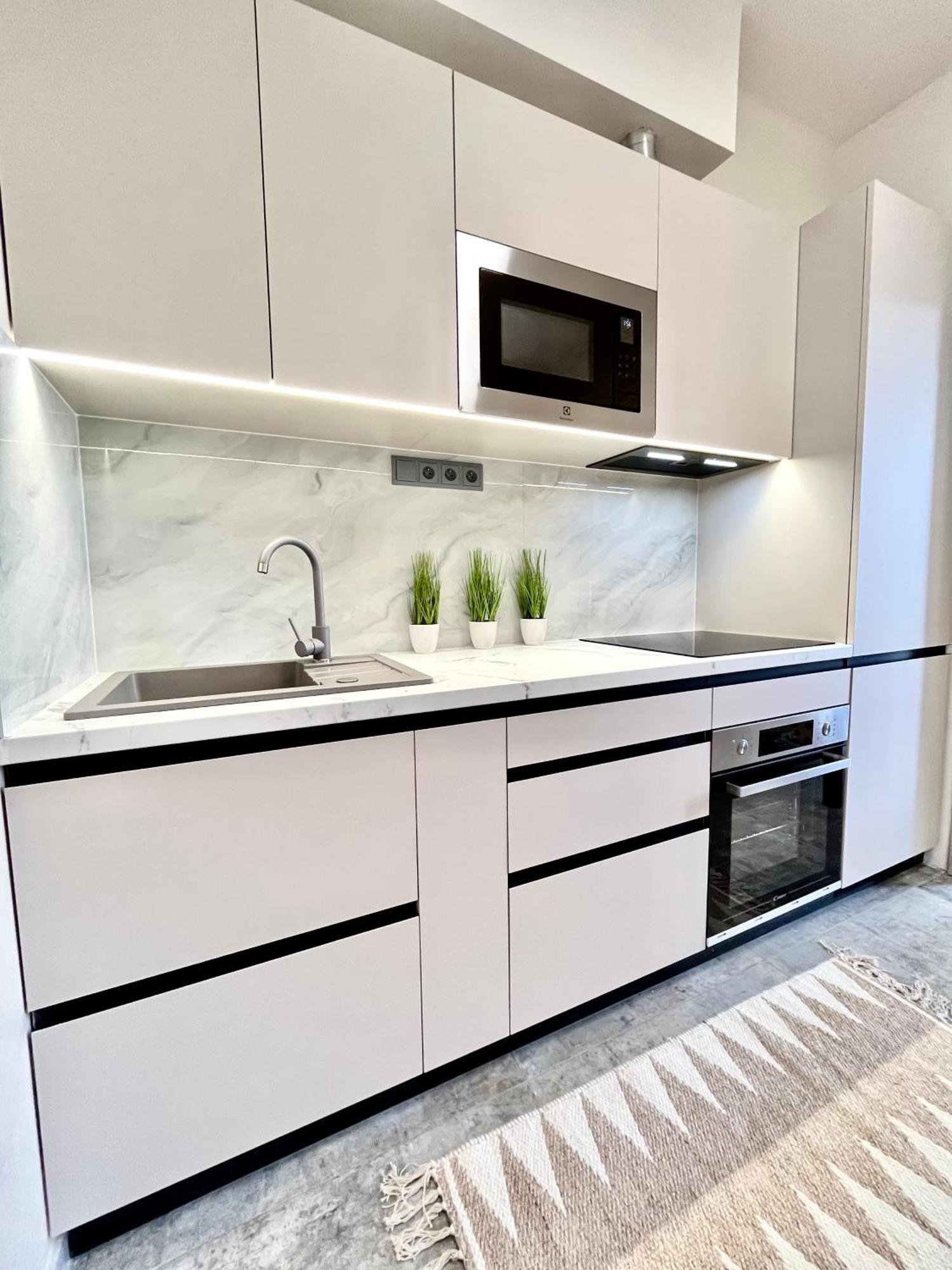 Stylish Apartment In The Center On Sokolska Street Praga Exterior foto