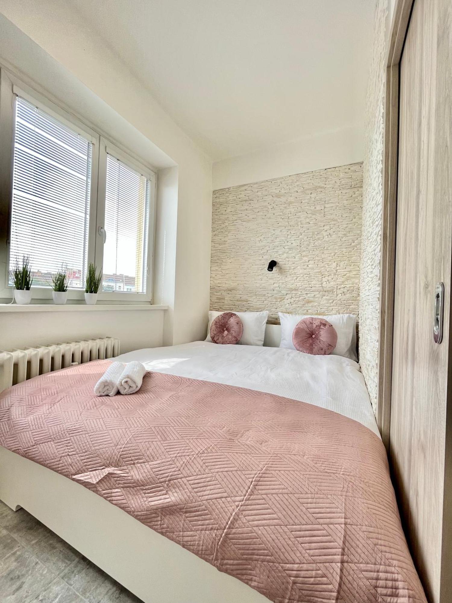 Stylish Apartment In The Center On Sokolska Street Praga Exterior foto